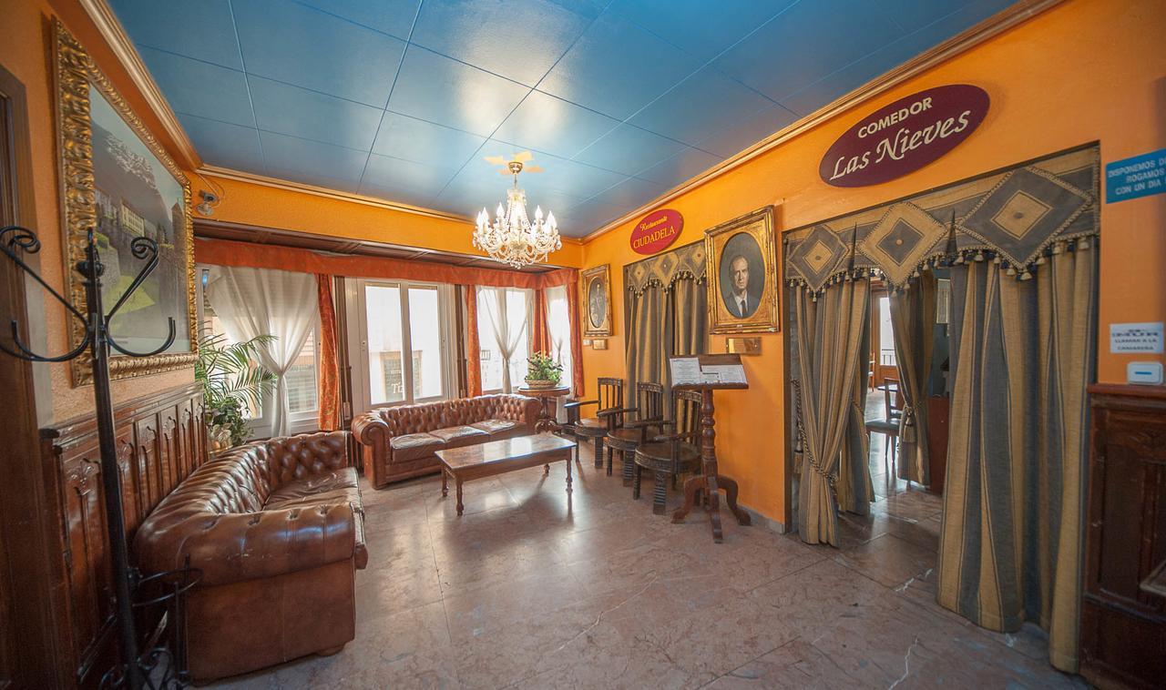 Hotel Mur Jaca Bagian luar foto