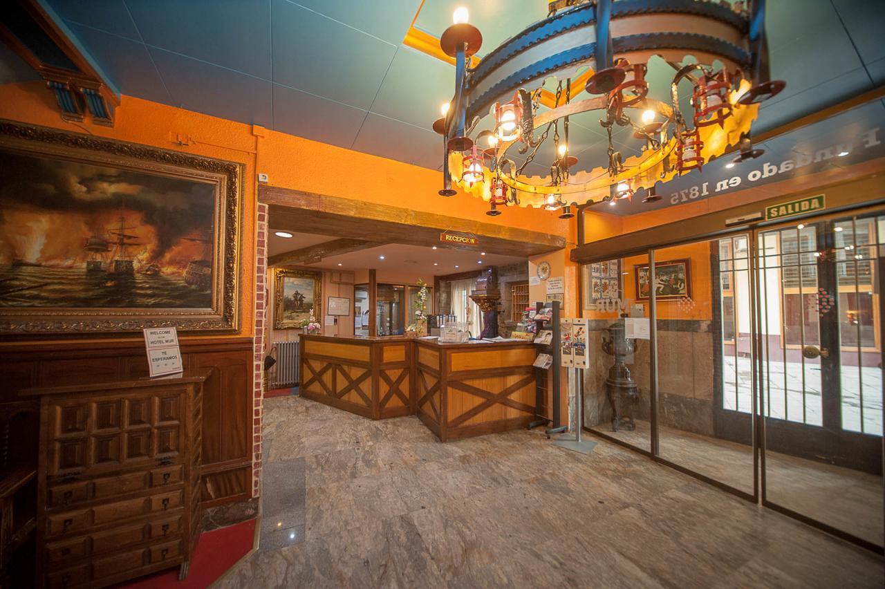 Hotel Mur Jaca Bagian luar foto