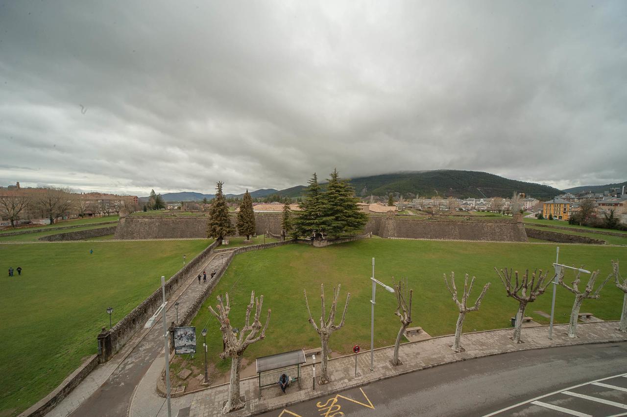 Hotel Mur Jaca Bagian luar foto