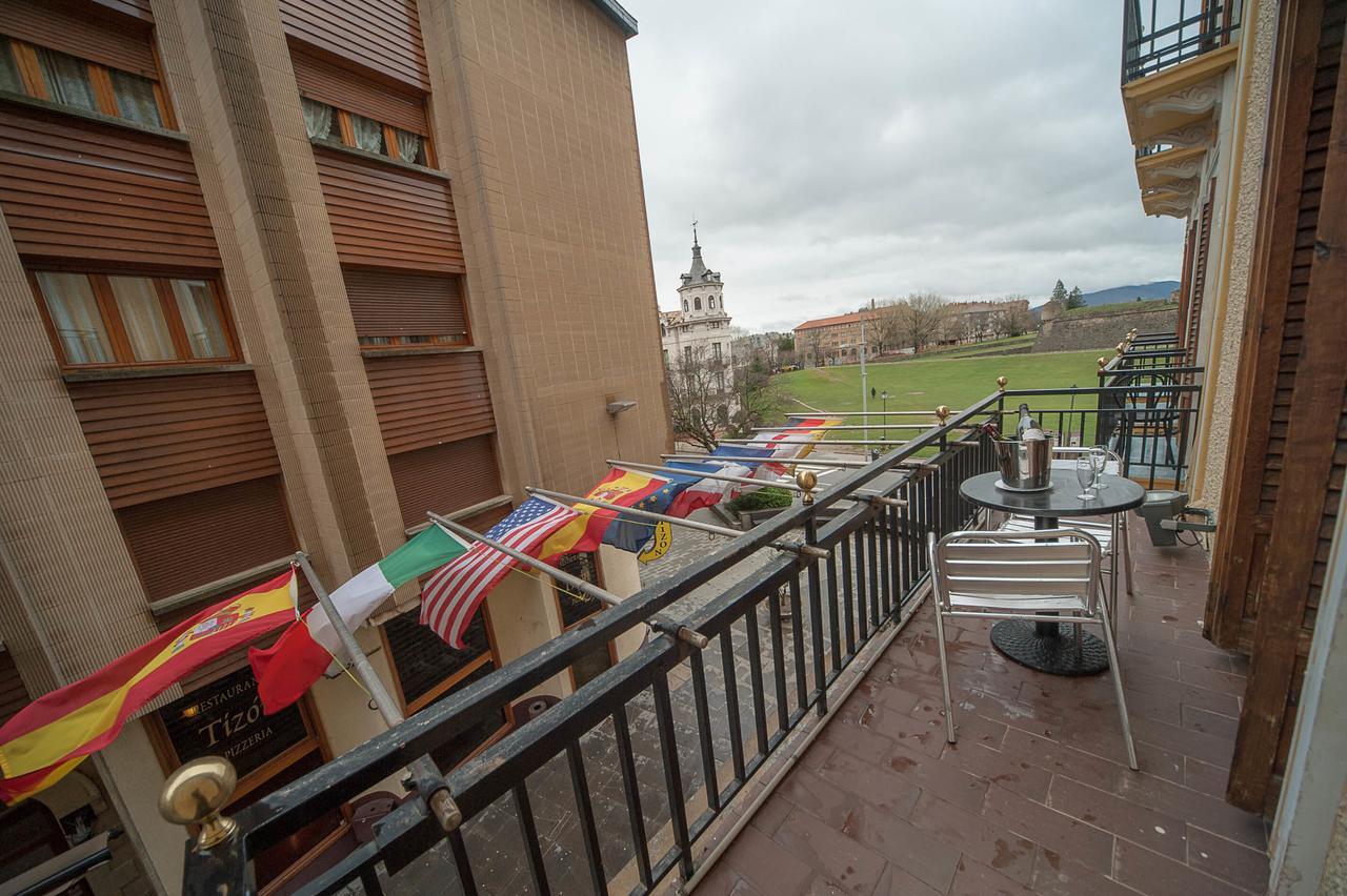 Hotel Mur Jaca Bagian luar foto